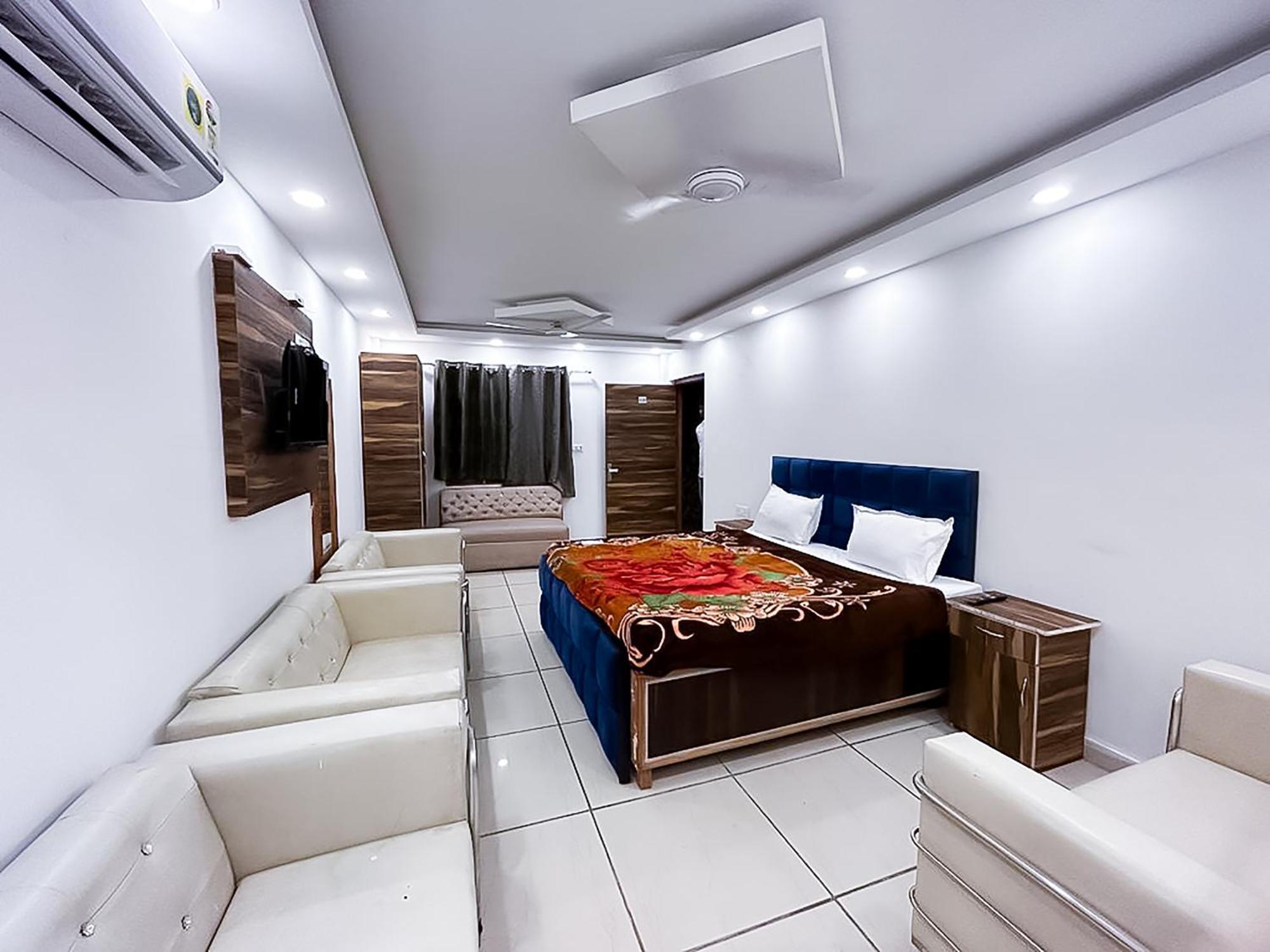 Hotel Js Garden - Near Jaypee Hospital Noida Zewnętrze zdjęcie
